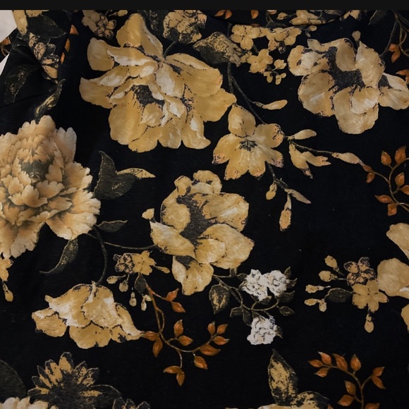 Brown and black flower shirt - Picture 2 of 4